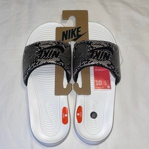 NWT- Nike Women Victori One Slide Print Sz 10 Desert Sand/Black/White
